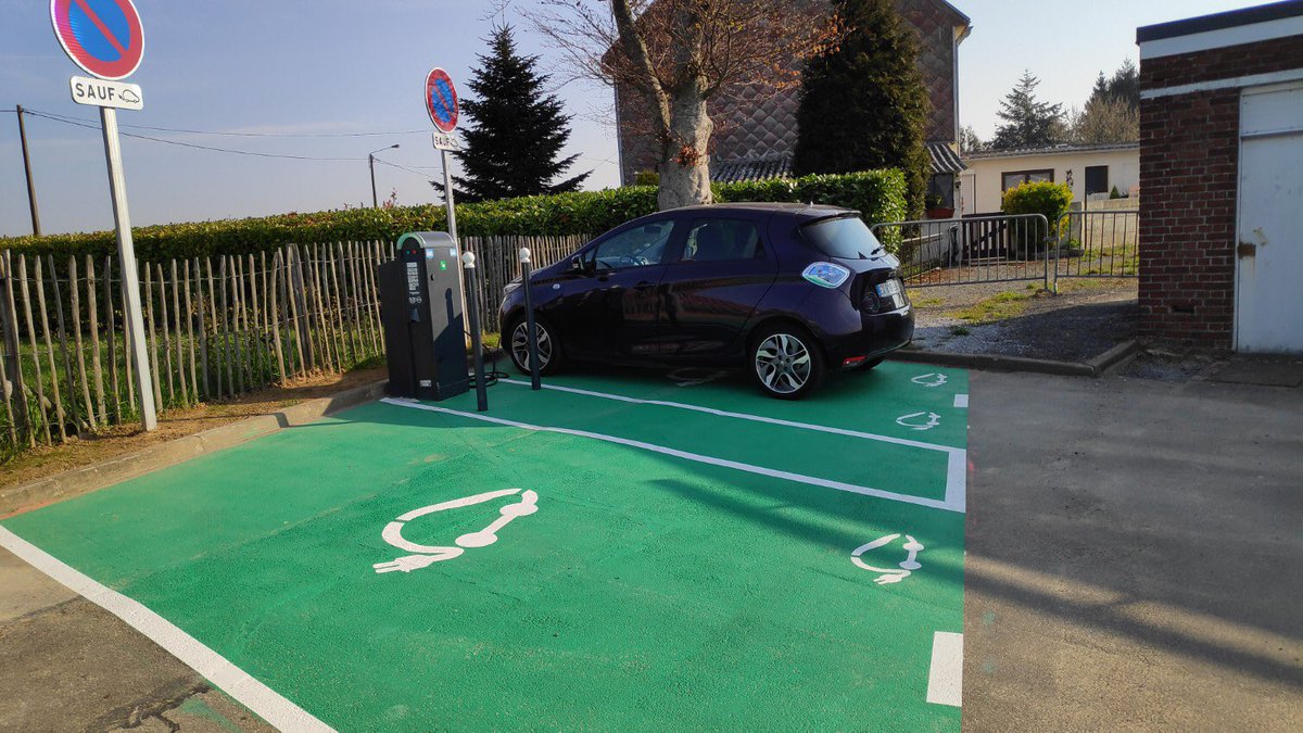 EnergieFlandre's tweet photo. #MobilitéElectrique les 2 bornes #Irve de #Boeseghem sont en service #transitionénergétique #Flandre https://t.co/boY2521yoP