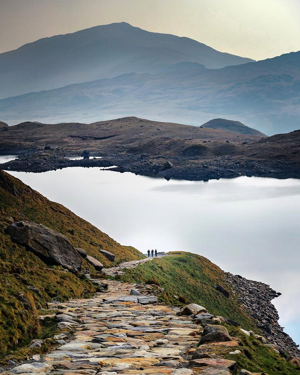 We hope everyone had a lovely weekend and is ready to start the new week 🙌
📍 Snowdonia
📸 Instagram by m.drewmartin

#visitnorthwales #snowdonia #northwales