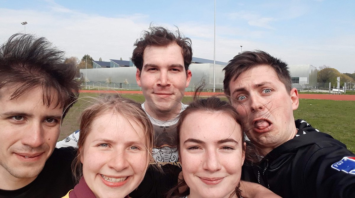 Hier après-midi, nous avons accueilli 2 Rennais  pour un entraînement dans la joie et la bonne humeur :) 
Revenez quand vous voulez Les Hermines de Rennes Quidditch - Ermined Roazhon, c'est toujours un plaisir de vous voir ! Et de se défouler sur...avec vous !! 😘
Quove ❤