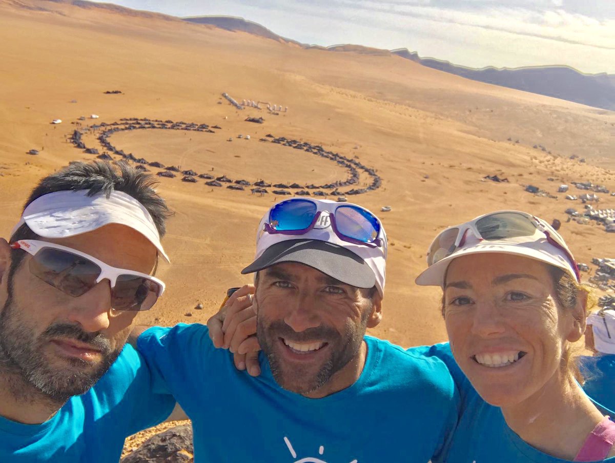 Hoy-13h #Radiotrail TRES CONTINENTES <a href="/MaratonRadio/">Maratón Radio</a>. 
(1/3) <a href="/marathonDsables/">MARATHON DES SABLES</a> desde dentro. Nuestros <a href="/CidAlbert/">Albert Giné Cid</a> <a href="/AlexFraguela/">Alex Fraguela</a> y la campeona <a href="/RagnaDebats/">Ragna Debats</a> nos cuentan cómo lograron esa increíble plata equipos en su #MDScarrerasdemontana > maratonradio.com/podcasts?grupo…