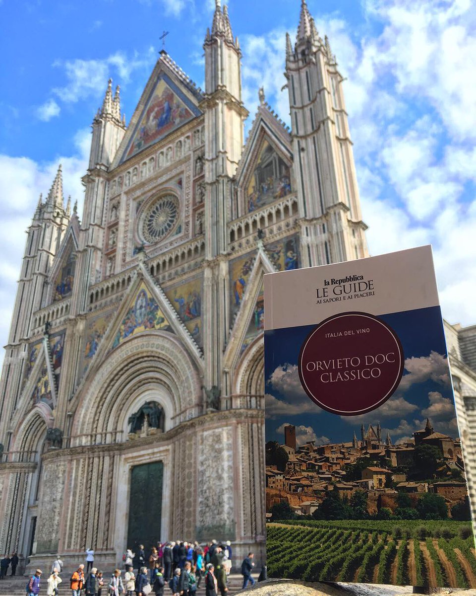 Guide_Rep's tweet photo. Un volume che racconta, con un approccio inedito, l'area di produzione dei vini della Doc Orvieto, creando una nuova perla nella collana Italia del Vino. ร Orvieto Doc Classico, disponibile in edicola, nelle librerie e presto online
#OrvietoDoc #Orvieto #DuomoDiOrvieto https://t.co/eTiaf46ACu