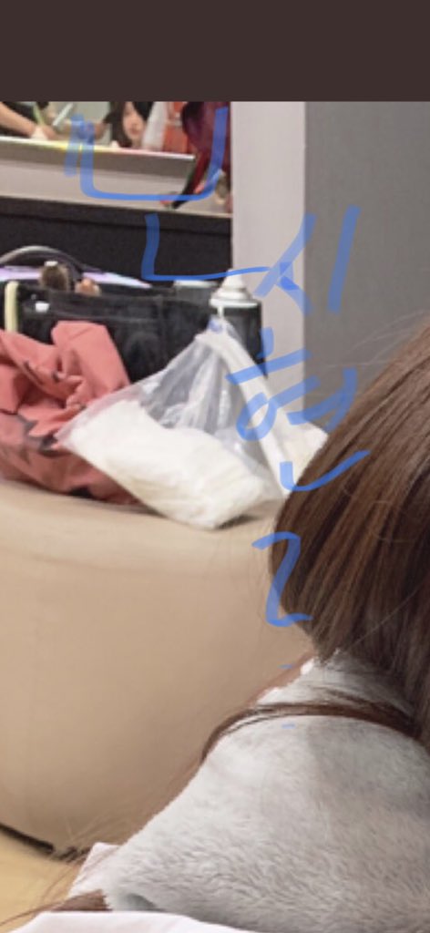 EG_Aisha's tweet photo. @EVERGLOW_twt 헤메 하는 곳인거 같은데 받는 건 시현인가? https://t.co/HX1ceGTunS