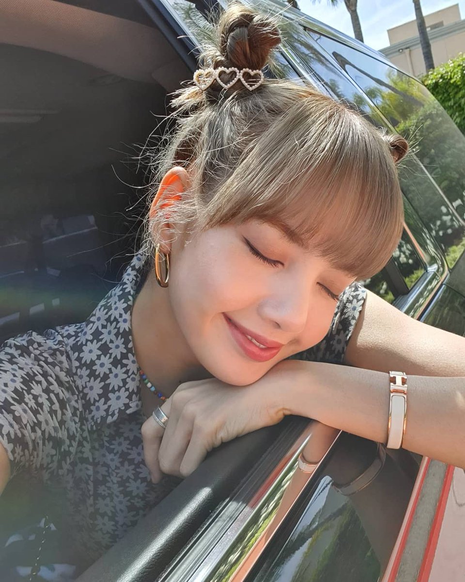 lalifoxy27's tweet photo. Lisanations,  that's it, we're buying a house for Lisa in Cali for her next birthday. 🏡 A big one, where Leo and Luca can live, and with enough rooms for all the girls and lisa family.

She really looks happy, my love is having the time of her life there in u.s 😭

#LISA #LALISA https://t.co/BHa2iWLQhq