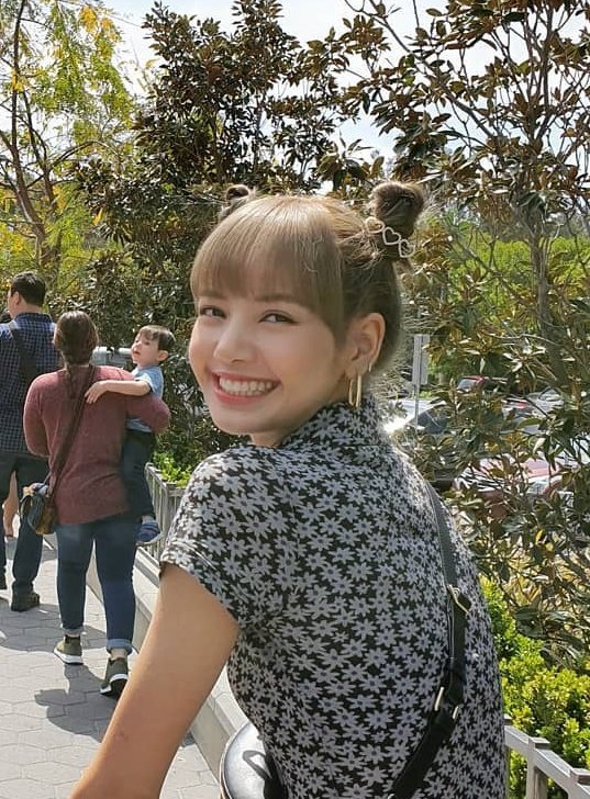 lalifoxy27's tweet photo. Lisanations,  that's it, we're buying a house for Lisa in Cali for her next birthday. 🏡 A big one, where Leo and Luca can live, and with enough rooms for all the girls and lisa family.

She really looks happy, my love is having the time of her life there in u.s 😭

#LISA #LALISA https://t.co/BHa2iWLQhq