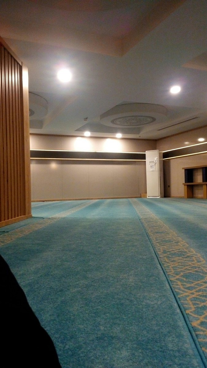 okuldan kaçıp mescidte uyumaya çalışıyorum kafa rahat. 😄