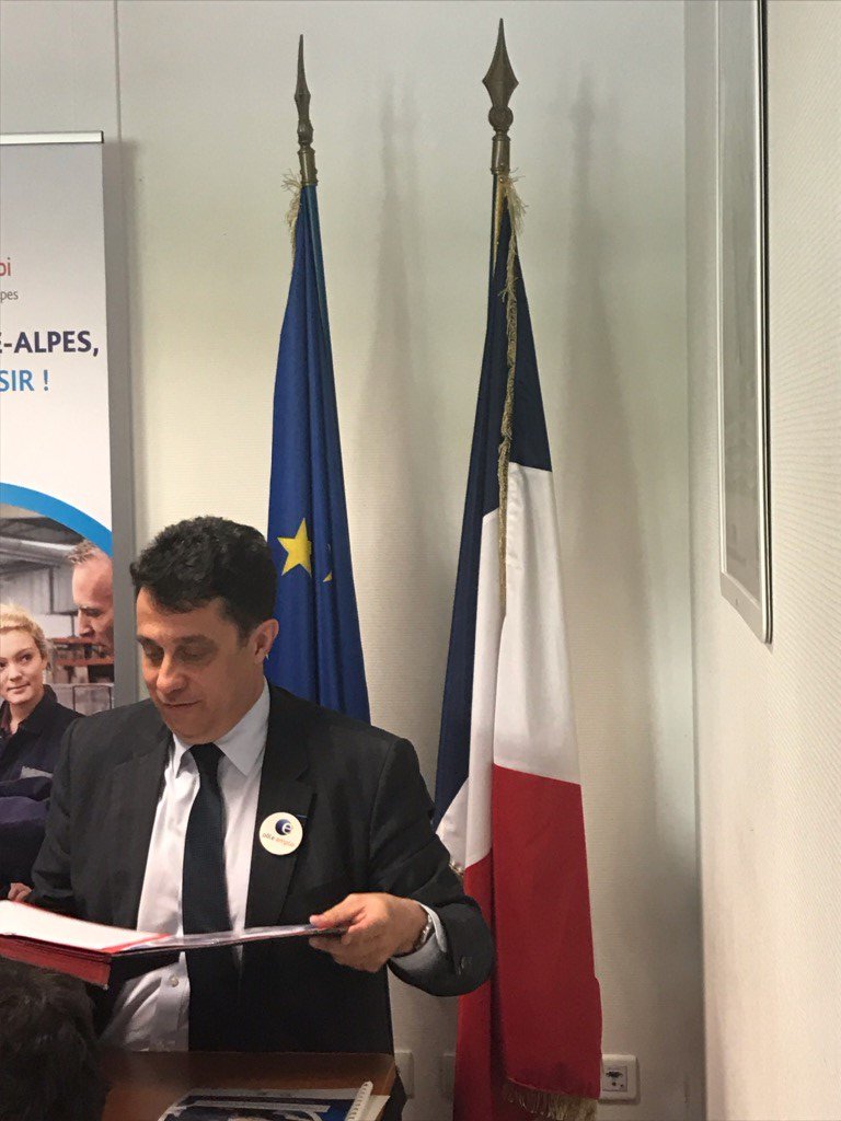 AuraFFP's tweet photo. Signature du Pacte régional d’investissement dans les compétences en région Auvergne-Rhône-Alpes par Jean Basseres, @pascalblain69, @murielpenicaud, @jeanmarie_marx et Pascal Mailhos. https://t.co/96oXMHyUdu