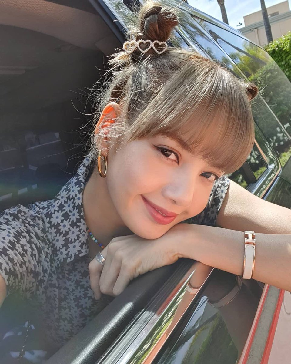 JHKX973's tweet photo. ทั้งทรงผม ทั้งสีผม ทั้งกำไลข้อมือ @YGLXSA97 https://t.co/BGLyeIovUz