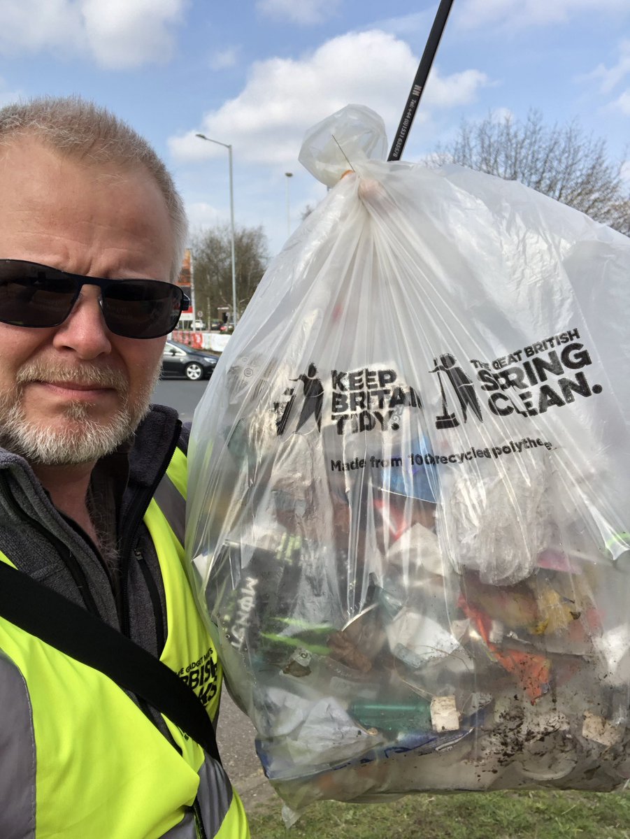 UKrubbishwalks's tweet image. Starting the week with a litterpick along Felixstowe Rd from St Augustine’s up to Trinity Park. Can’t believe how much litter there is, most of which directly linked to Sainsbury’s store. Come on @sainsburys, help me tackle this. #myplasticpromise #GBspringclean #IpswichWombles