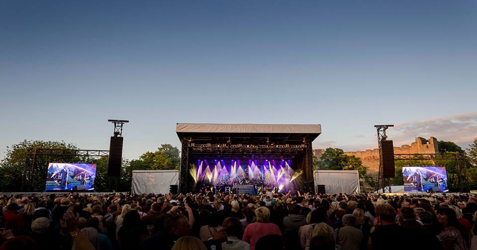 Only a month to go until #NewarkFestival! 🙌
🎶 <a href="/Razorlight/">Razorlight</a> 
🎶 <a href="/thefeeling/">The Feeling</a>
🎶 <a href="/beckyhill/">Becky Hill</a> 
and many more, rocking by the riverside 14 - 16 June >  visit-nottinghamshire.co.uk/whats-on/newar…