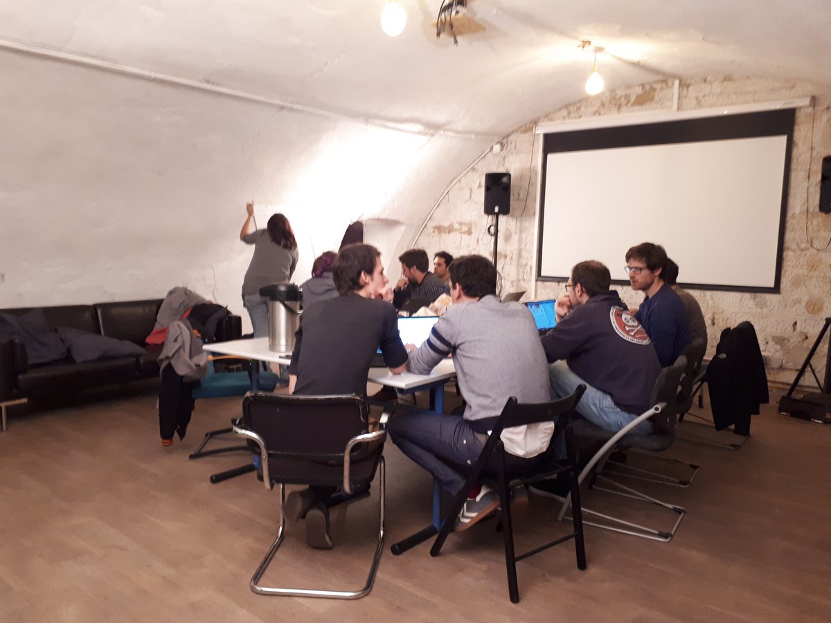 Il y a un, nous nous demandions comment mieux contribuer aux communs : codeursenliberte.fr/entreprise/com…

Nous voilà à la <a href="/MLCParis/">Maison du Libre et des Communs Paris</a> pour une semaine pour essayer de contribuer à quelques projets destinés au grand public