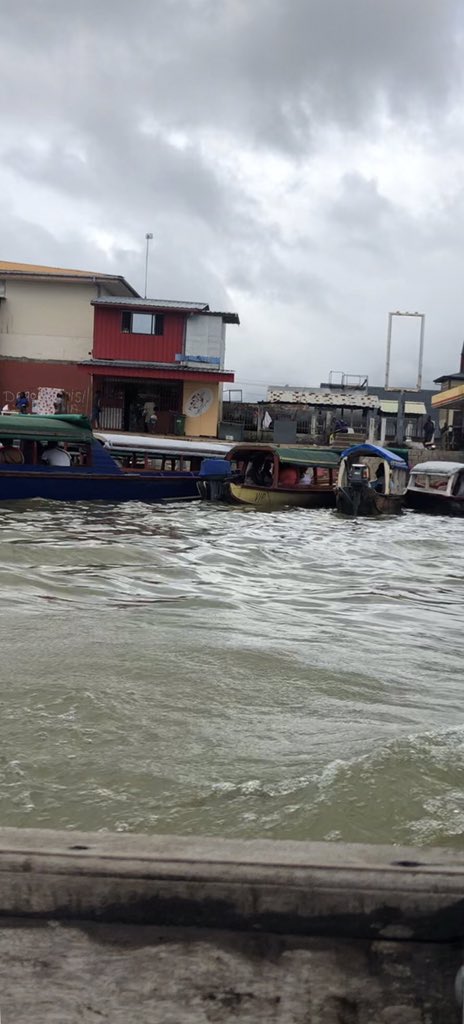 fabien_gay's tweet image. #Guyane : Ballade sur le #Maroni accompagné des chefs coutumiers #amérindiens #Kalina pour voir les ravages de #orpaillage illégal et les pirogues des #garimpeiros. #NonALaMontagneDOr