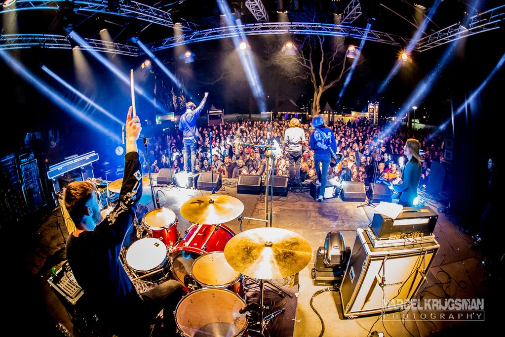 Into_Nijmegen's tweet image. Nijmegen heeft met Koningsnacht een hoop te bieden. Diverse cafés organiseren leuke feestjes binnen, maar ook op de pleinen en straten buiten is er meer dan voldoende te beleven:
- Maximariënburg​ op Faberplein
- Koningsnacht op het Koningsplein 
- Molenstraat Koningseditie