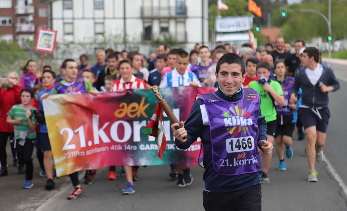 10 egunez korrika ibili eta gero bukatu da #Korrika21 Gasteizko ekitaldiarekin. Gaurtik aurrera jarrai dezagun oinez, poliki-poliki, egunero.
