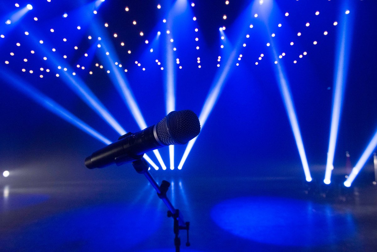 Ben jij benieuwd naar het nieuwe seizoen van Schouwburg Venray? Kom dan naar de presentatieavond gepresenteerd door cabaretière <a href="/christeldelaat/">christel de laat</a>! Zij kondigt op 13 mei maar liefst ZES LIVE PREVIEWS aan 🎉 Je scoort vanaf NU je tickets voor maar €5!