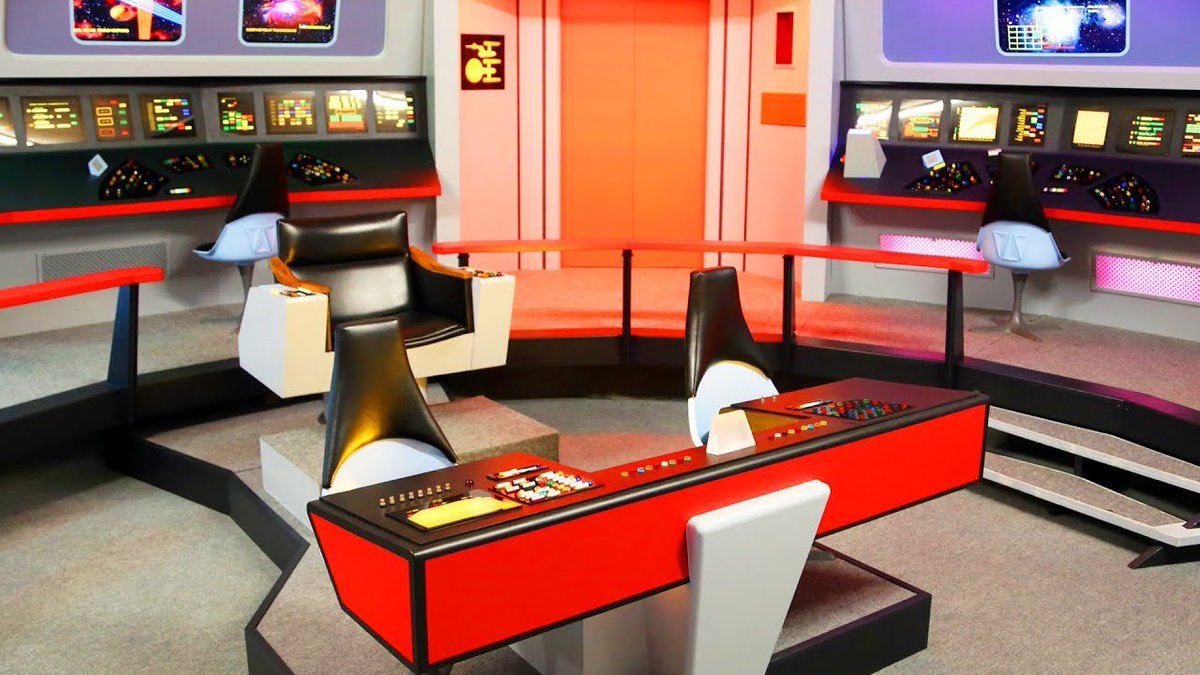 sound4steel1's tweet photo. Props to the design team of #StarTrekDiscovery on keeping things relatively canon , love the red colour theme of the #EnterpriseBridge https://t.co/0nCq73QPAb
