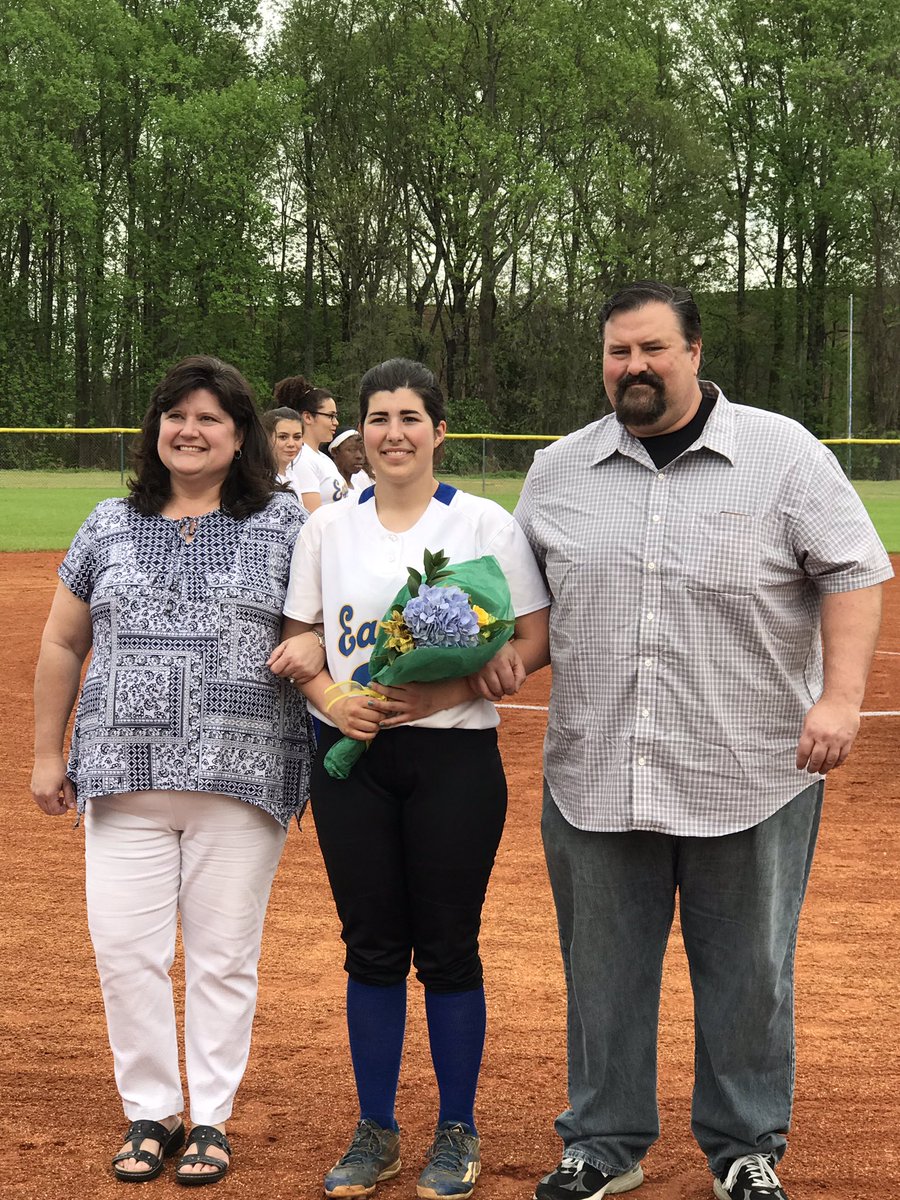 bronco3413's tweet photo. Once in a while a player comes along who transcends the game.Caroline Patterson is more than a captain she is a real leader. All county player, 5.25 gpa.. no doubt in our minds this young lady will go far! I’m so proud to have known you! Good luck! And keep swinging! https://t.co/qFceEnfMGa
