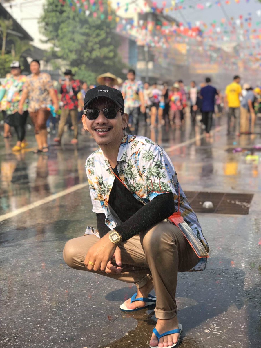 Draf_Narawit's tweet photo. สงกรานต์ก็ต้องเปียก แต่ถ้าเธอไม่รังเกียจ อยากจะชวนเธอมาเปียกด้วยกันต่อที่ห้อง  😉💦 #แคปชั่นอ่อย #แคปชั่นสงกรานต์2019  #แคปชั่นเสี่ยว  #แคปชั่นกวนตีน https://t.co/cxA2ZQnono