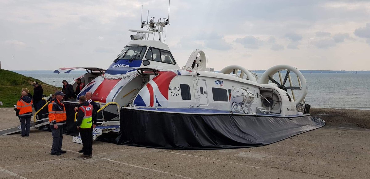 Lynn_MMartin's tweet photo. Team Solent enjoying a hovercraft trip on the Solent. #Hovertravel https://t.co/iNdMZnCHsX