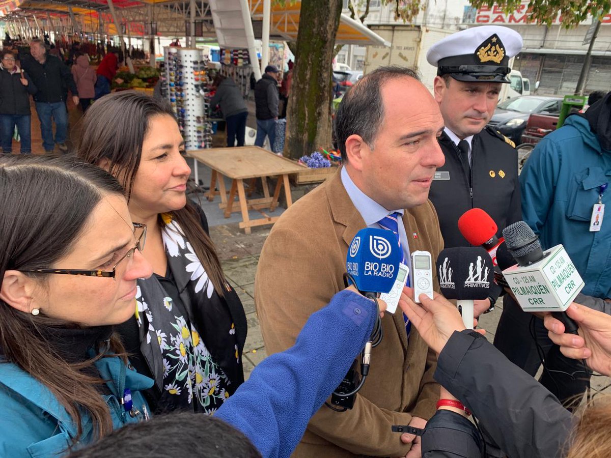 seremisalud14's tweet photo. Junto al @IntLosRios @casenjojerez hacemos un refuerzo a las fiscalizaciones y control a la venta de pescados y mariscos ante la llegada de #SemanaSanta de manera de resguardar la salud de las personas #ChileLoCuidamosTodos https://t.co/3OpfBNxGZ9