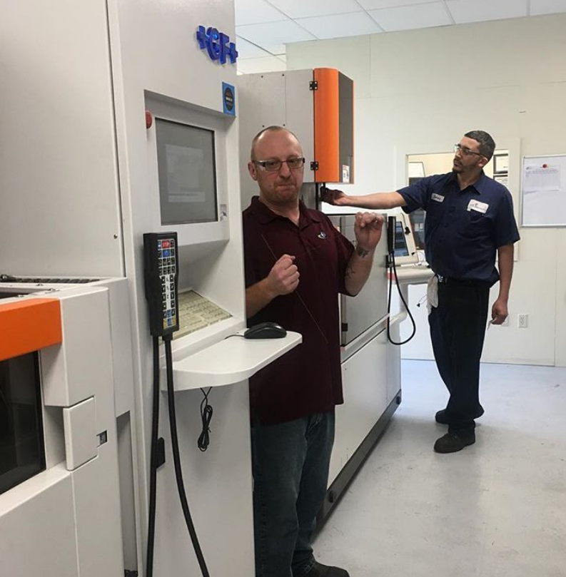 In the #keylink EDM #machineshop, manager Alex Rodriquez, Jr. showed us how brass and copper wire use conductivity to cleanly and precisely cut metal to make our parts and fittings. #americanmanufacturing #keylinkfencingandrailing hubs.ly/H0hsjdP0