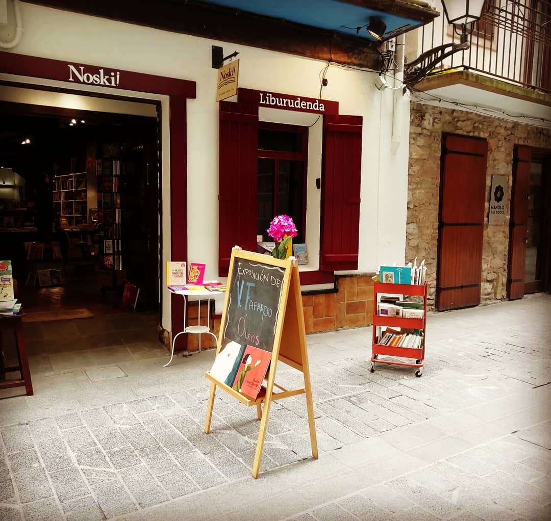 Noski_liburuden's tweet photo. Este día del libro 📙 recuerda que Noski! está cerca de ti.
C/ Santxoenea, 14. A un costado de @manolotattoorenteria
#lezo #errenteria #librerias #pasaia #beraun #markola #fanderia #alaberga #lartzabal #oarsoaldea #comerciolocal #oyarzun #compraenelpequeñocomercio https://t.co/VZSFI8hviE