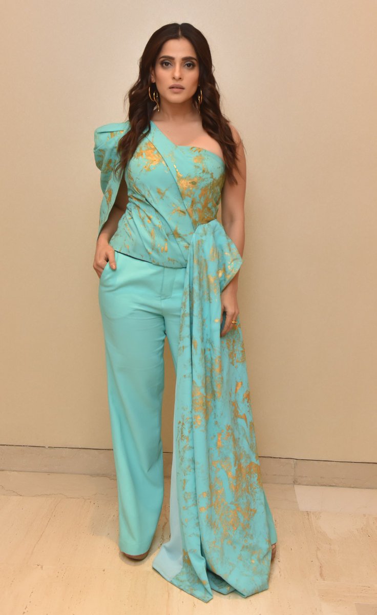 bapat_priya's tweet photo. Sharp! 
For #feminamissindia2019 
Outfit #nikhitatandon 
Accessories #flowerchildbyshaheenabbas 
Styled by @sayali_vaidya ❤️
Make up @baratemahesh16 
Hair Surekha 📸 @SaneShashank https://t.co/SNbZvBtMoY