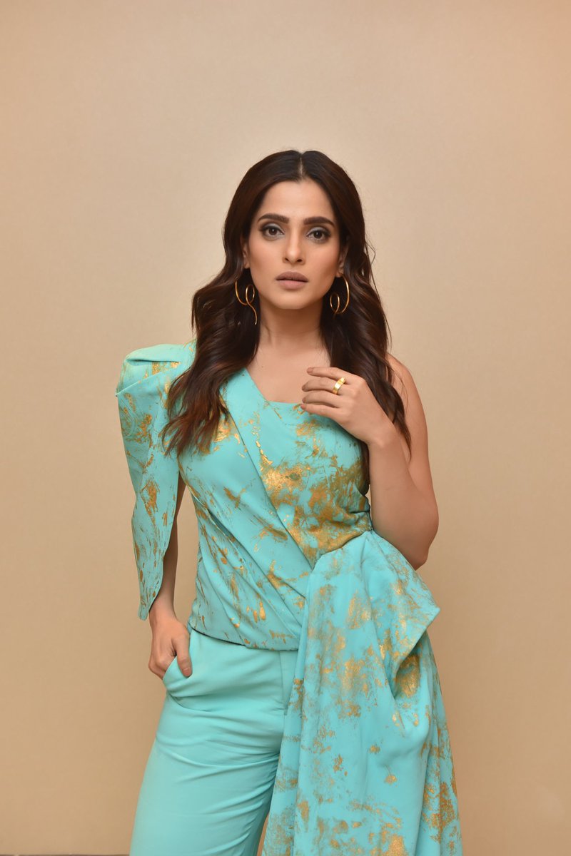 bapat_priya's tweet photo. Sharp! 
For #feminamissindia2019 
Outfit #nikhitatandon 
Accessories #flowerchildbyshaheenabbas 
Styled by @sayali_vaidya ❤️
Make up @baratemahesh16 
Hair Surekha 📸 @SaneShashank https://t.co/SNbZvBtMoY