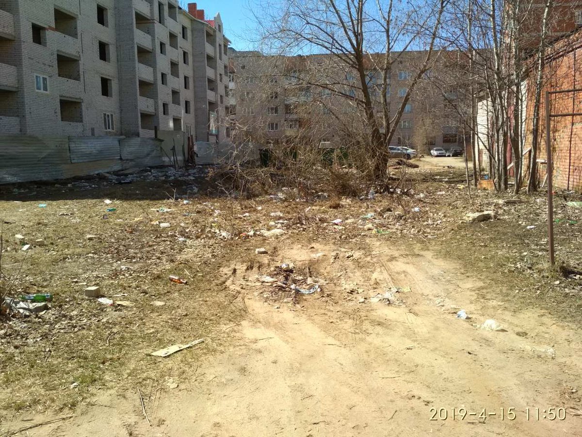 Andritatti's tweet photo. @VSharypov , @blag_adm ,@ugkh37 подскажите,чья обязанность убрать и огородить контейнерную площадку во дворе 55 и 57 домов по Бакинскому проезду г.Иваново?ООО"Жилищно-сервисная служба"под рук-вом Портновой Ю.А. на заявки жителей не реагирует,мусор разлетается,помойка разрастается https://t.co/2mFduo70fQ