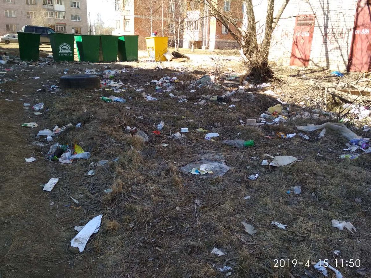 Andritatti's tweet photo. @VSharypov , @blag_adm ,@ugkh37 подскажите,чья обязанность убрать и огородить контейнерную площадку во дворе 55 и 57 домов по Бакинскому проезду г.Иваново?ООО"Жилищно-сервисная служба"под рук-вом Портновой Ю.А. на заявки жителей не реагирует,мусор разлетается,помойка разрастается https://t.co/2mFduo70fQ