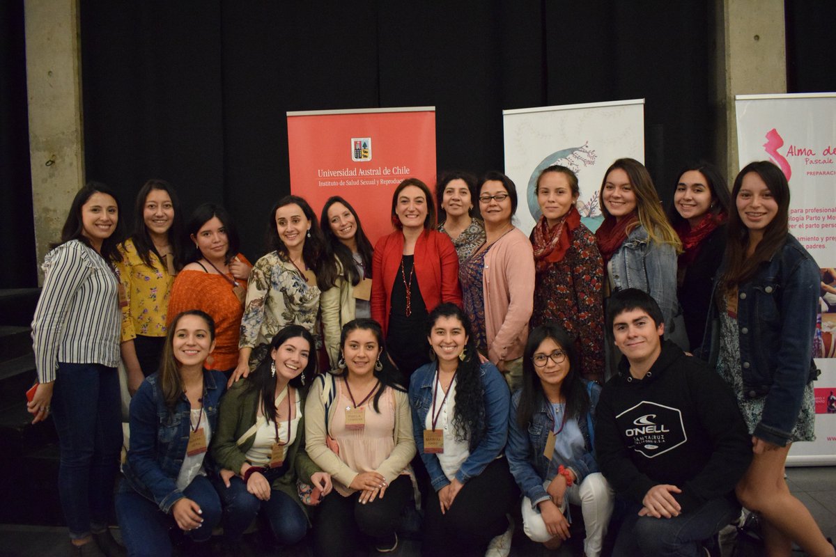 MatronasStgo's tweet photo. Estuvimos intercambiando experiencias en el I Congreso de Parto y Nacimiento 🙌 Agracemos la invitación y la oportunidad de compartir nuestro trabajo como @MatronasStgo junto a académicas, matronas y madres🤰🏻🤱 https://t.co/Is3AeeJvbp