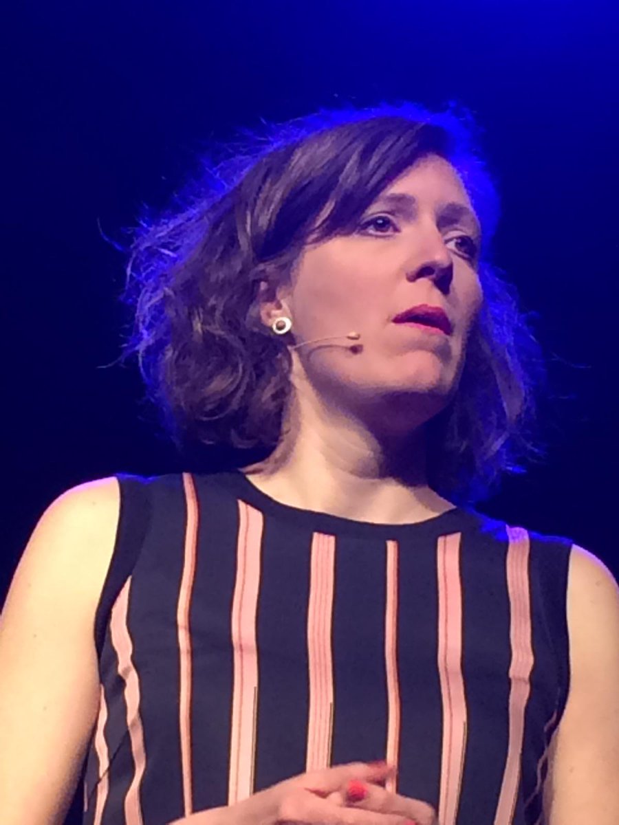 Wat een geweldige avond met Janneke de Bijl, staande ovatie, a star is born! Weer een geweldig talent op ons Gymtheaterpodium!