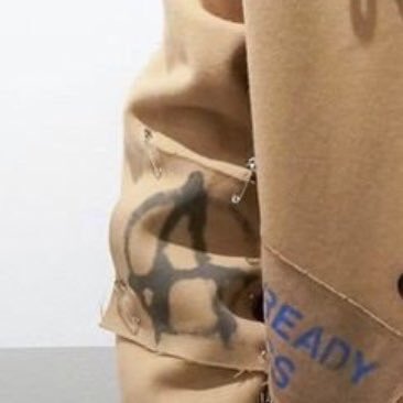 manicpixiebeom's tweet photo. “stop including raesung in silverboys, he doesn’t want to be in it.” he’s literally the one who used to be most vocal about debuting w team a even wearing this hat. he’s the one who decided that the team a logo would be this, the one hyunsuk is always drawing and wearing so https://t.co/70RPS0E5qj