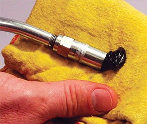 NoriaLatAm's tweet image. ¡LUBE-TIPS DE HOY! 💡Consejo para la instalación de accesorios para engrase.

Purgue todas las graseras nuevas con una pistola de engrasar antes de instalarlas en su maquinaria. LEER TODO COMPLETO: noria.mx/lublearn/conse…

#NLA #LUBETIPS #LUBLEARN #Lubricación #TipDeMantenimiento