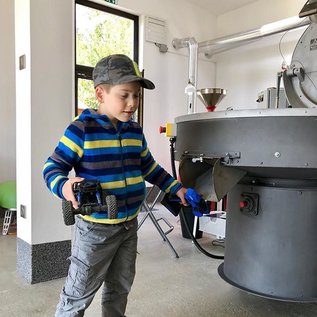 Keď budem veľký, budem pražiarom 🤗 Alebo pretekárom ? 🏎 hm...
Coffee roaster or wrc pilot ? Hm... 🤗❤️🏎 bit.ly/2UYcFbb