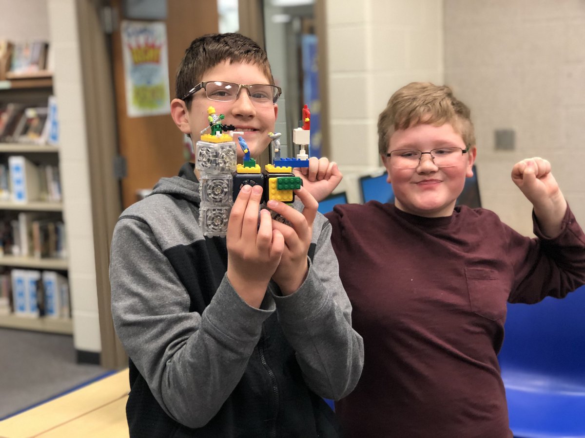 lpeterson43's tweet photo. Using Clips and iMovie to define and describe our @ModRoboticsEdu robots! @Cottonwood_Elem #Proud2bMPS #LoveMPSLibrary https://t.co/pZOHU79Qta