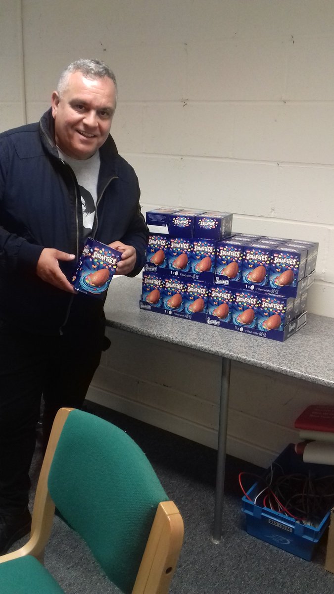 Emmaus_Hull's tweet image. Great to have @KBAssoc1 @KarmazynVictor back with us this week working with companions on their @cityandguilds NVQ Level 2 &amp;amp; they have donated 40 eggs to our #easterappeal thank you very much. We still have all week to receive #eggs for @CliftonSch #emmaus