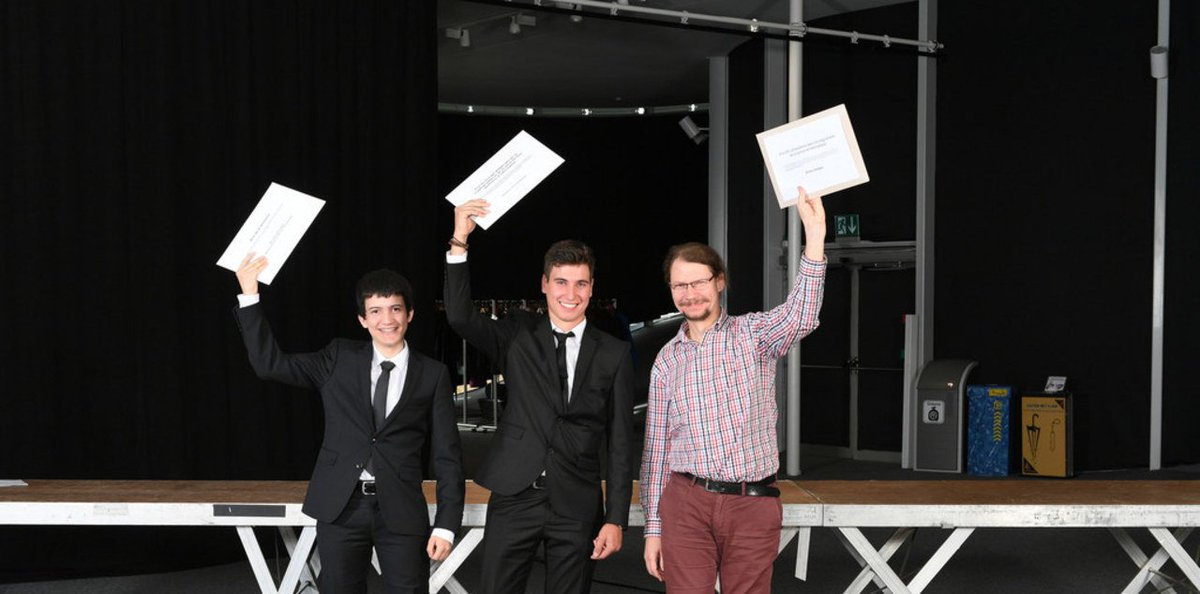 HugoSbai's tweet image. Ecole polytechnique de Lausanne (Suisse), printemps 2016. Le jour de la remise des prix « spéciaux »