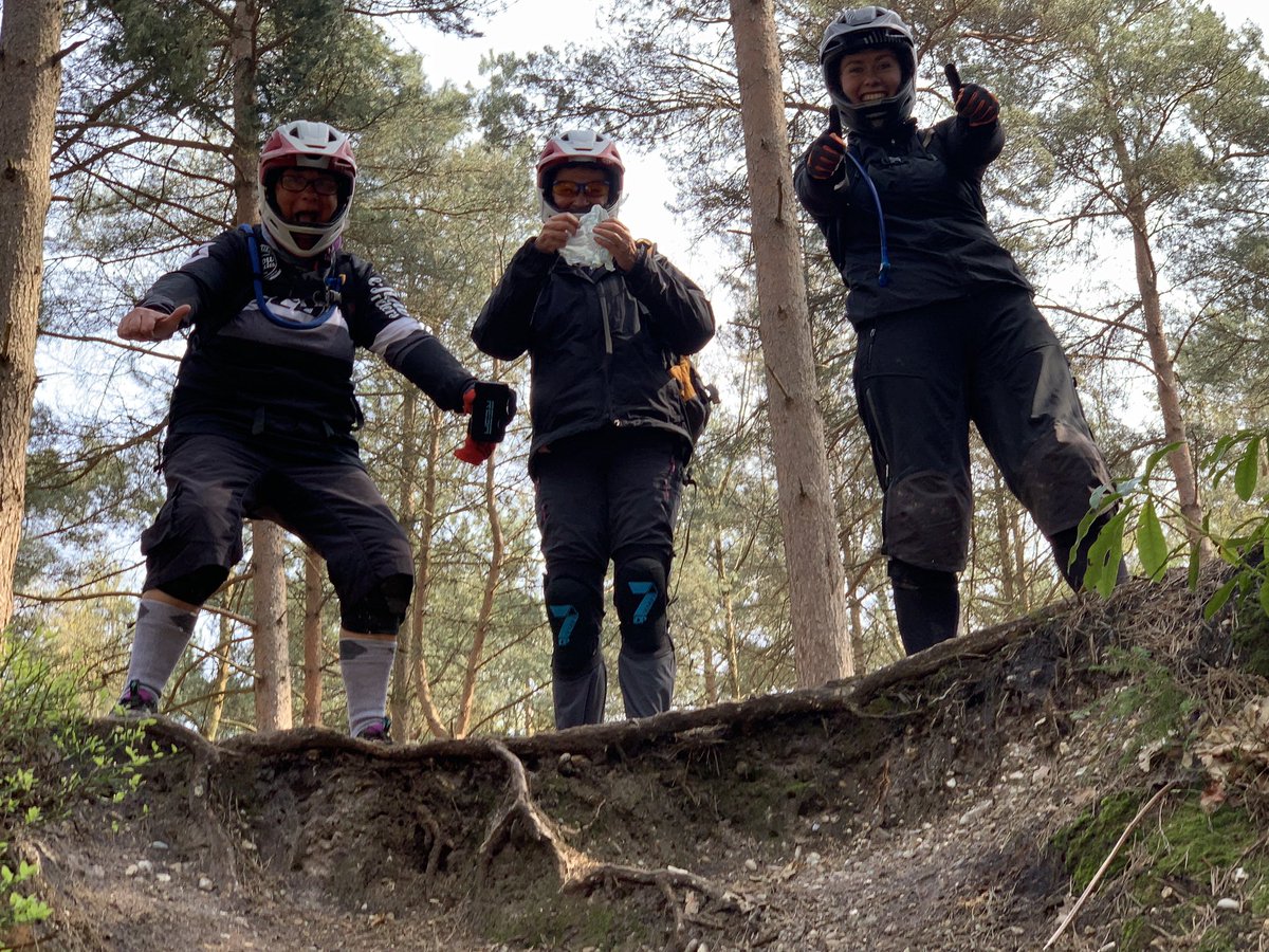 EFlowCycles's tweet photo. Fab day at our eEnduro Progression Course...session 2 of 4. Can’t wait for session 3 at Windhill next month! Thanks again to our amazing instructor, Cazza Goward. 🤙🤙🤙
#ebiking #emtb #eflowcycles #eenduro #cycling #womenscycling #mtb #swinleymtb #electricbikes https://t.co/VmdlwRM8ub