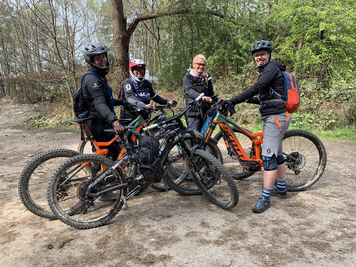 EFlowCycles's tweet photo. Fab day at our eEnduro Progression Course...session 2 of 4. Can’t wait for session 3 at Windhill next month! Thanks again to our amazing instructor, Cazza Goward. 🤙🤙🤙
#ebiking #emtb #eflowcycles #eenduro #cycling #womenscycling #mtb #swinleymtb #electricbikes https://t.co/VmdlwRM8ub