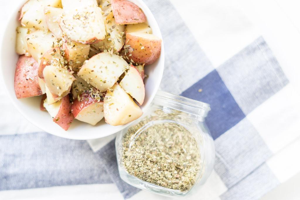 smartnutca's tweet photo. "Pair these Greek Lemon Potatoes with chicken souvlaki skewers and a Greek salad for a tasty meal." https://t.co/Ire30AcwAQ https://t.co/UEboOCDb0L