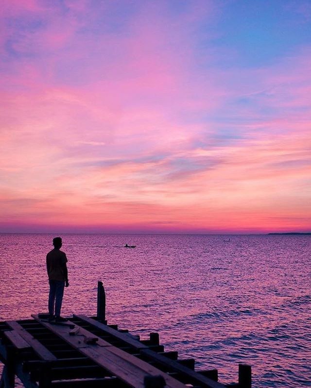 JennyJusuf's tweet photo. Berbahagialah yang sendiri karena pilihan.⁣
⁣
Untuk yang sendiri karena nggak (belum) punya pilihan,⁣
ndak apa-apa.⁣
⁣
Anggap aja latihan.⁣
Nyaman dulu sendirian,⁣
buat bekal bahagia berdua. 💖⁣
⁣
📷 @amrazing⁣ https://t.co/gFUwDJngBR https://t.co/xLApMEzlqj