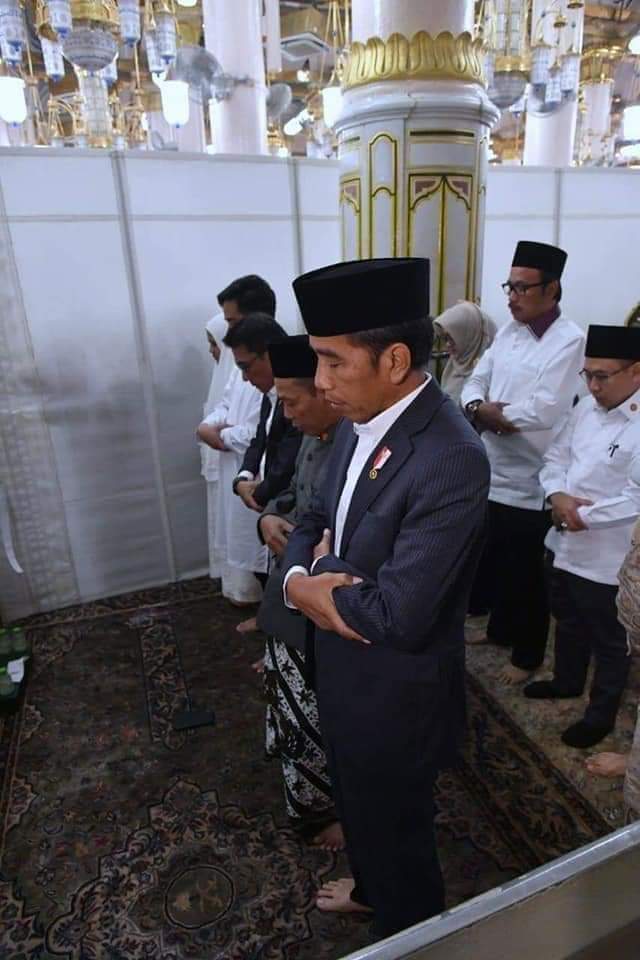 danielcaramoy's tweet photo. Barang busuk itu akan kembali bau, kemarin Sibuk soal solat yang nyampur Di GBK Nah lo..... Ini gimana???? Hahahaha @ardi_riau @Gerindra @PRABOWO___SANDI @Rusydi_riau40 https://t.co/epv1dkKPHP