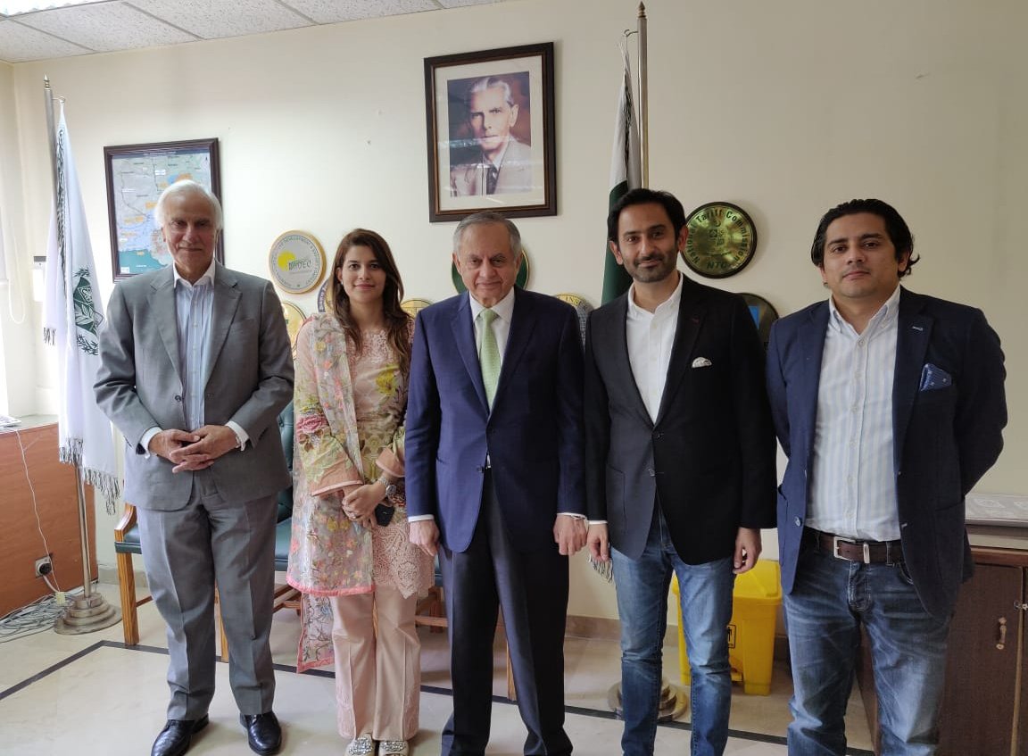 CareemPAK's tweet photo. MD Careem Pakistan, @JiqbalPK &amp; his team met Abdul Razak Dawood, Advisor to the PM, to discuss the future of Online Marketplaces in Pakistan, their potential for job creation and the opportunity to leapfrog the country into the digital future. https://t.co/L2SnAd1NFe
