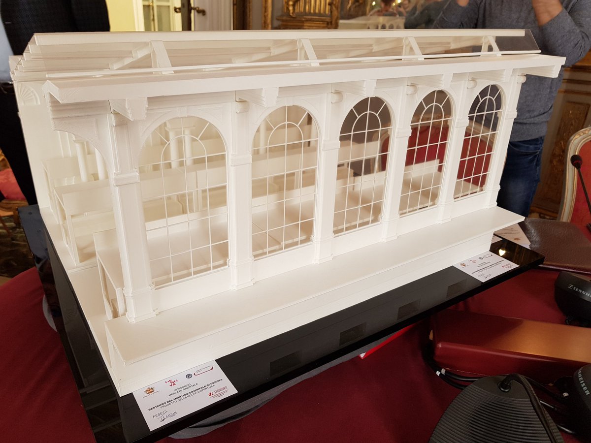 Nella #saladorata della #cameradicommerciogenova adesso in corso la conferenza stampa sul restauro del #MercatoOrientalediGenova. Presentato il progetto della nuova copertura!