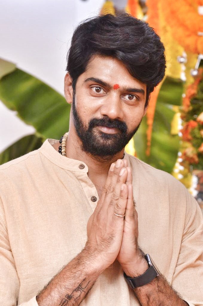 Overseasrights's tweet photo. Actor @Naveenc212’s New film Rolling from June with #yashascinemas.
Director of #Venkatapuram #Venumakanti
#Dopsaiprakash
Music by @achurajamani
@sudheerkvarma @krishnac2727 https://t.co/86HmS8plPK