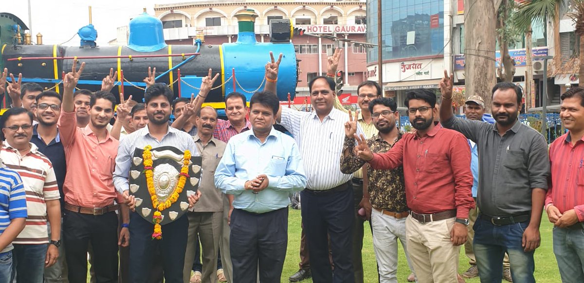 itspankmee's tweet photo. Proud Moment for Mechanical Department Ratlam Division for winning best Running Room Shield during 2018-19. @RatlamDRM   @SRDMERTM @mbmeena1966 @ccrrtmwr https://t.co/IG6nayU23C