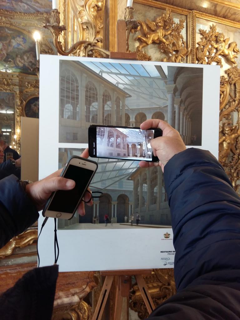 In sala dorata il plastico del progetto di restauro del Mercato orientale di #Genovamorethanthis con la nuova copertura in cristallo