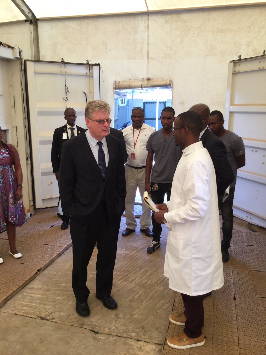 inspguinee's tweet photo. Le 11 Avril 2019
L'ambassadeur des USA en Guinéen a rendu une visite a l'Institut National de Santé Publique précisément au  laboratoire de biologie moléculaire de nongo @inspguinee. https://t.co/Qns6494qJy