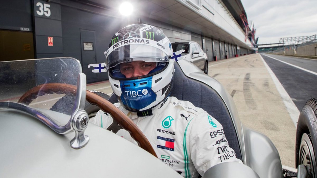 MercedesBenz's tweet image. What’s your favorite race car from all times? Jump back in time with us and get to know our milestone-cars in motorsport history from 1886 until today. Read more about it on the #DaimlerBlog: d.ai/f1ge_tw

#MBclassic #F1 #ValtteriBottas #LewisHamilton #W196