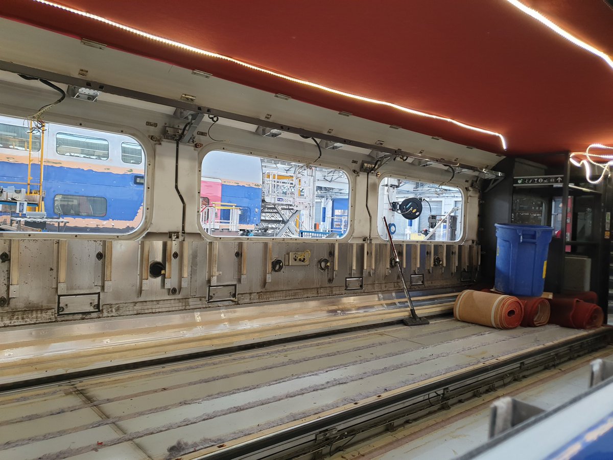 rabbit__white's tweet photo. Faire du neuf avec du vieux... le travail extraordinaire du technicentre de Bischeim où TGV devient @TGVINOUI et @ouigoSNCF... pour en savoir plus RDV dans un mois à la découverte de ceux et celles qui font de la magie... https://t.co/DNVHnZxsyC